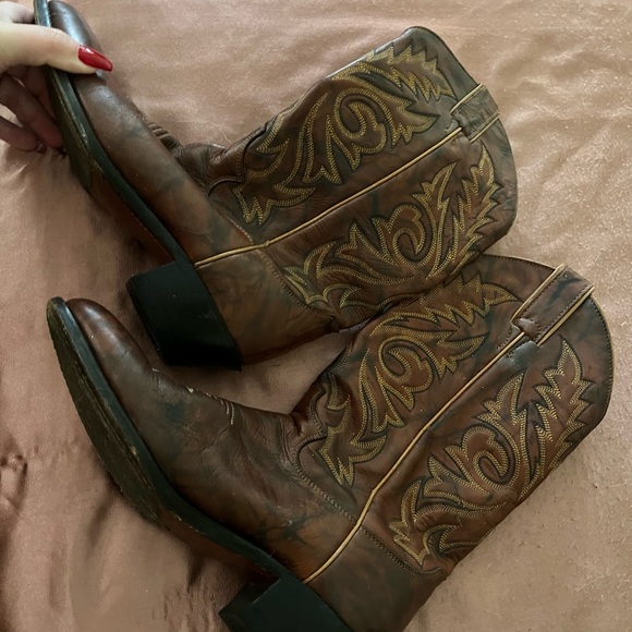 Beautiful Cowgirl Boots!!! Still in great condition!!! - Picture 2 of 3